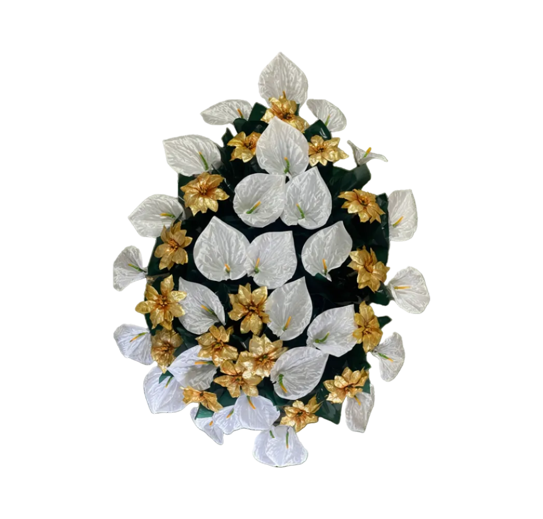 Coroana funerara artificiala realizată din anthurium alb din pânză groasă și apretată de culoare albă și crăciniță de culoare argintie