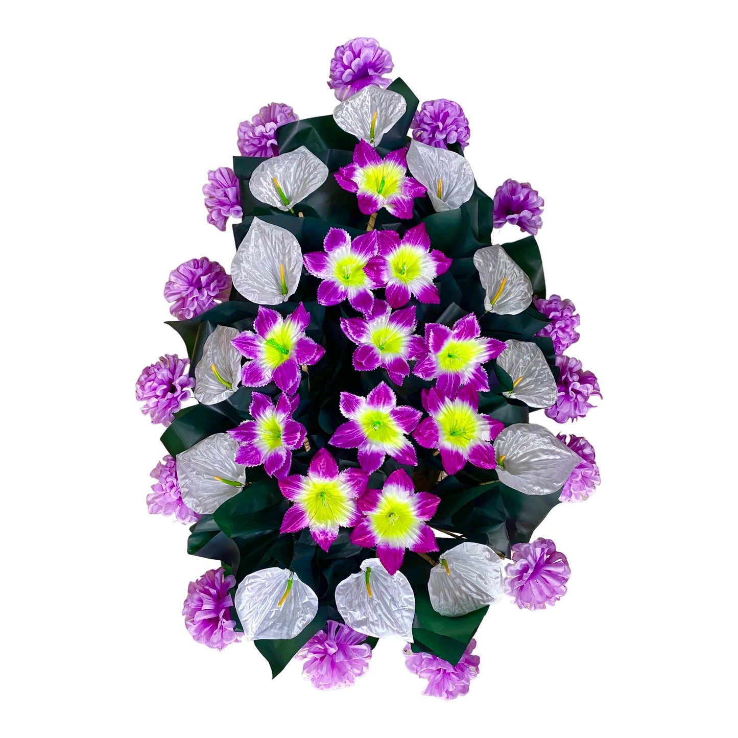 Coroana artificiala mortuara din crini stargazer asezati pe mijloc de culoare rosu-violet, miezul este conturat de un cerc din anthurium alb, si inca un inel din garoafe de un lila aprins