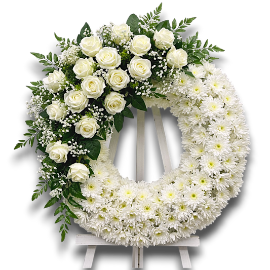 coroana funerara rotunda din crizanteme albe si trandafiri albi cu suport