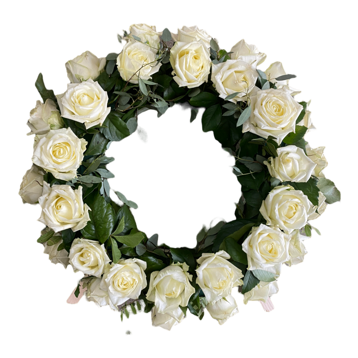 Coroana funerara rotunda naturala realizata din trandafiri albi, frunze decorative: eucalipt si frunze de trandafir